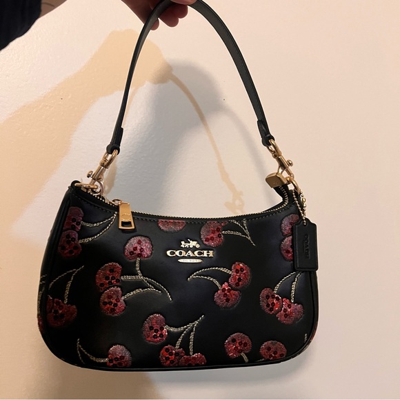 NWT Coach! Teri Shoulder Bag With Cherry Print 🍒♥️ - Picture 2 of 10